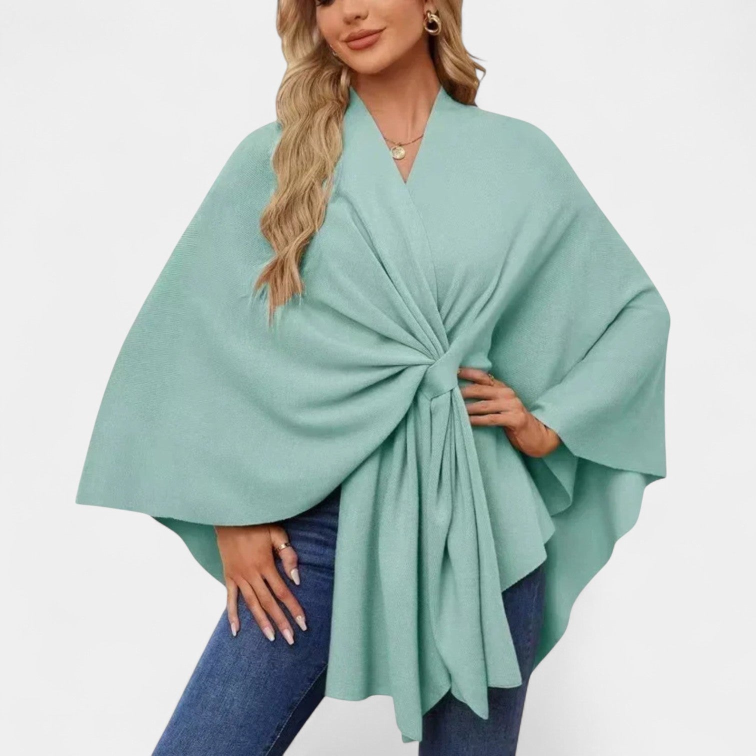Daniela – Eleganten padajoči pončo z vozlom 