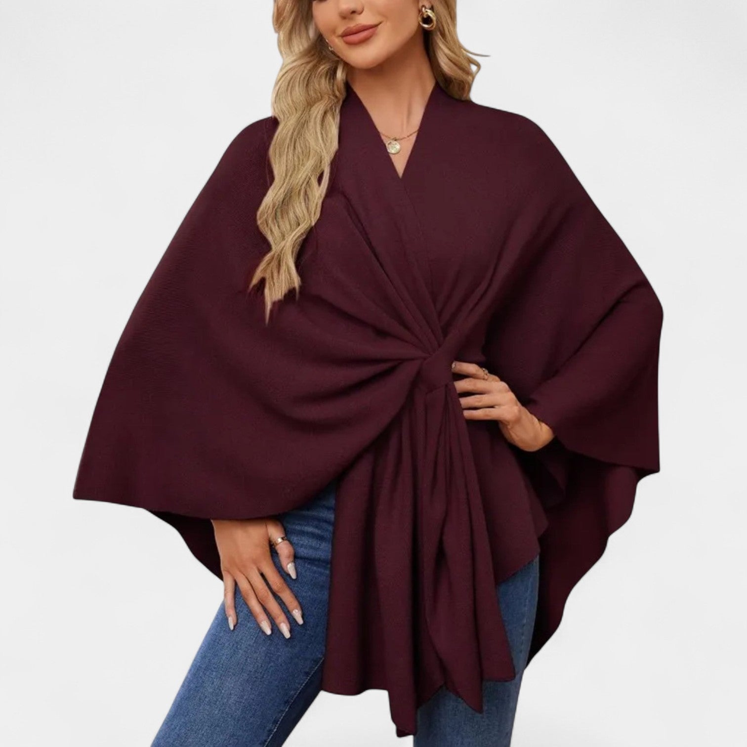 Daniela – Eleganten padajoči pončo z vozlom 