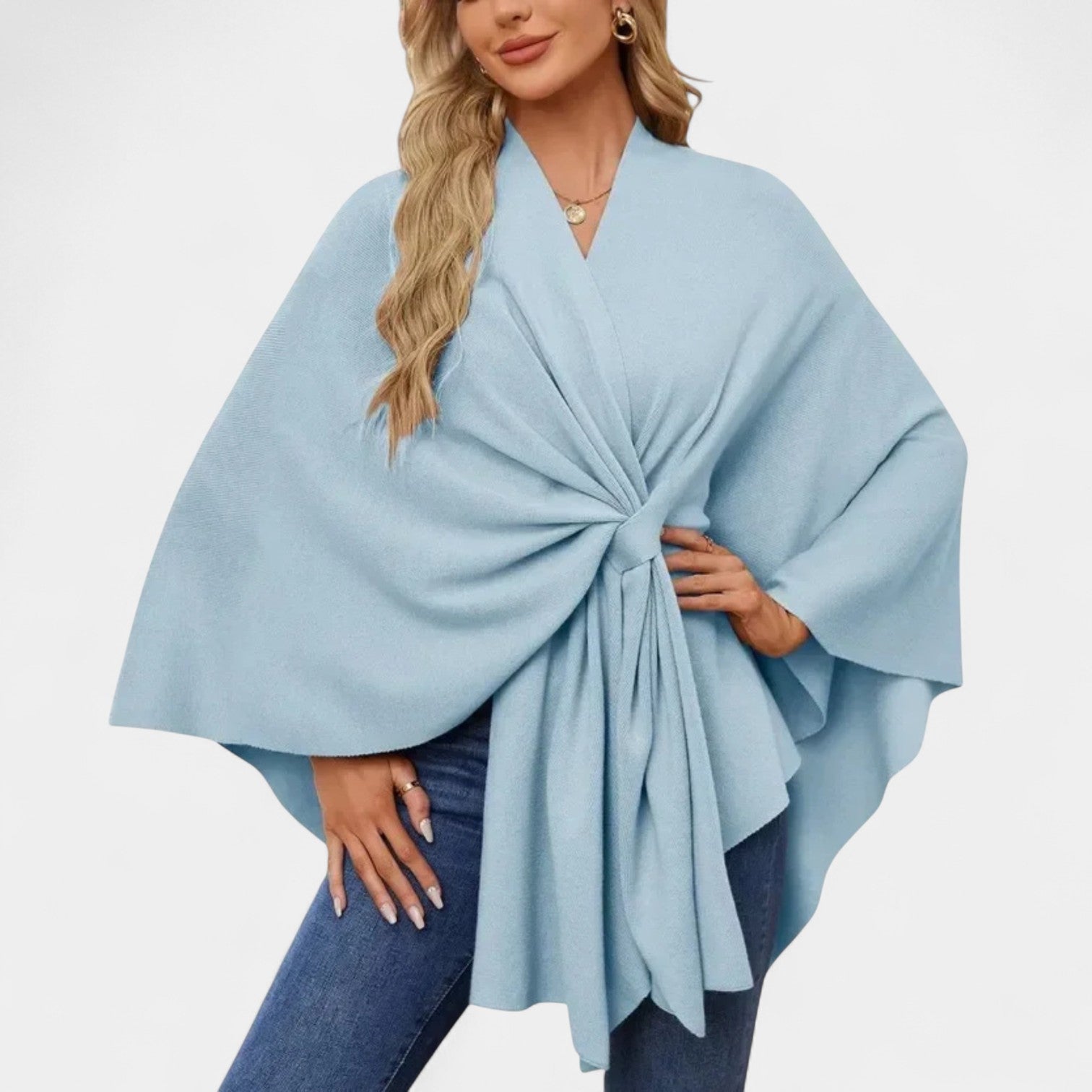 Daniela – Eleganten padajoči pončo z vozlom 