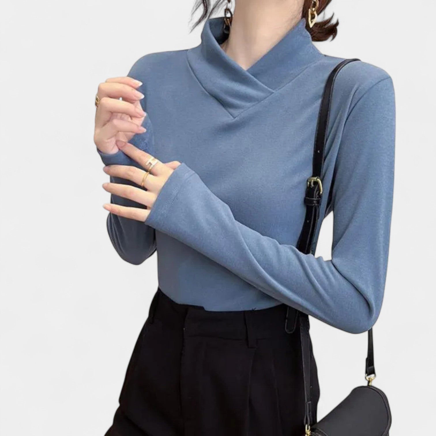 Veronika – Eleganten pulover s tesnim krojem