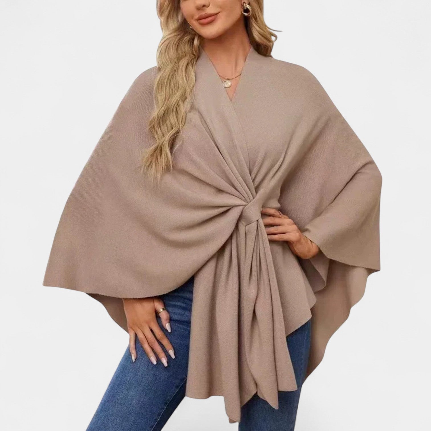 Daniela – Eleganten padajoči pončo z vozlom 